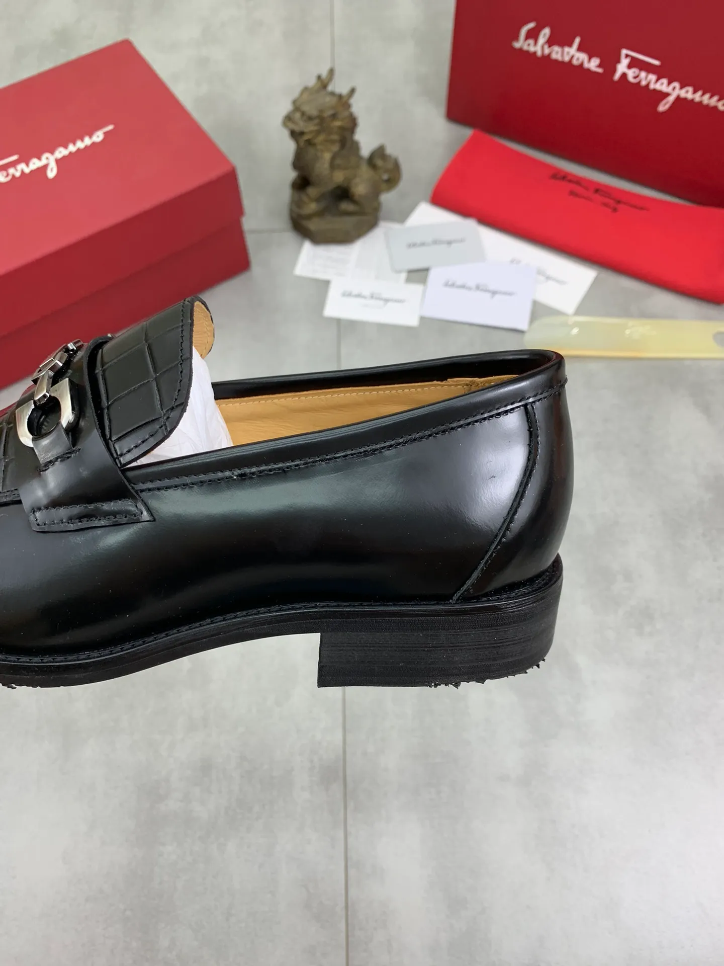 Men's Men's Shoes 💰P460💰[New Style] Water-dyed Niuli 🆘[Salvatore Ferragamo] Ferragamo's latest casual business leather shoes for men! Available at counters simultaneously! The fabric is made of specially imported original pebbled calfskin, and the lining is made of imported water-dyed cowhide. It is absolutely luxurious and leads the fashion trend. Matching code: 38-45 (46 can be customized) multiple colors available